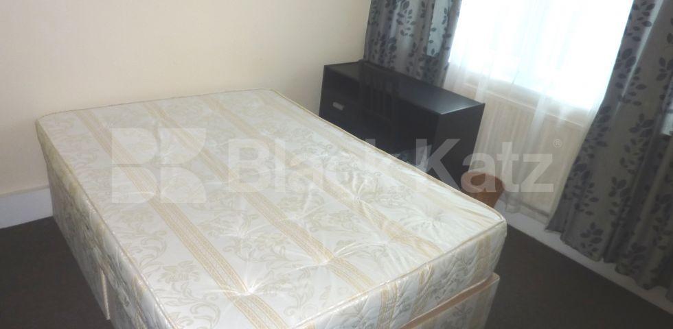 			LARGE 3/4 BED MINUTES TO BAYSWATER! , 3 Bedroom, 1 bath, 1 reception Flat			 Harrow Road , ROYAL OAK / LITTLE VENICE